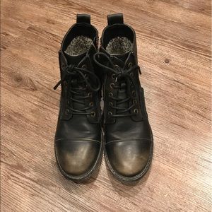 Billabong Booties.Cute short black boots.Like new